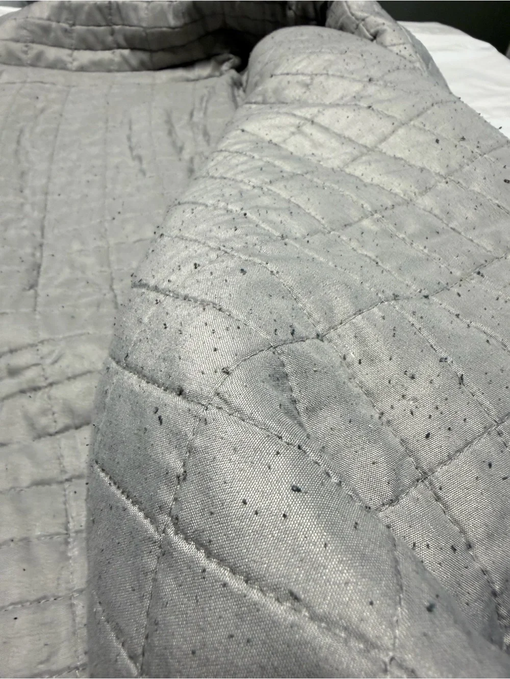 Gray Quilted Bedspread – Modern Lightweight Comfort